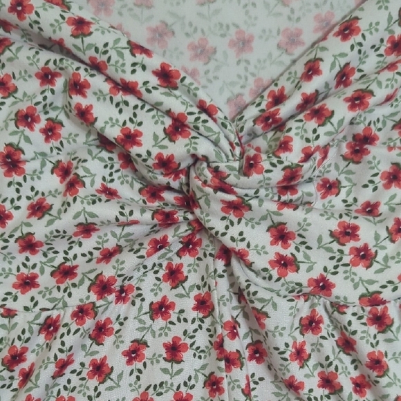 UO Kerry Ivory Floral Playsuit, Color Red/Green/White Size SP - Picture 6 of 16